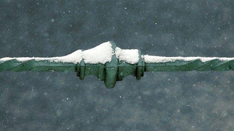 Winterfoto von Czeslaw Gorski-008_eisenstange-mit-schnee