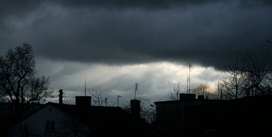 Winterfoto von Czeslaw Gorski-019_konturen-von-haeusern-vor-dem-hintergrund-des-winterhimmels