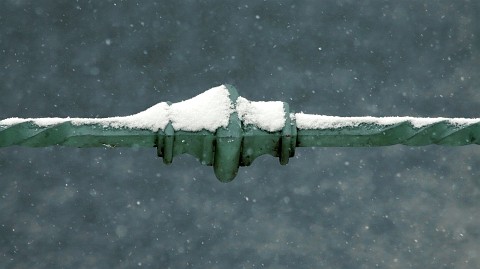 Winterfoto von Czeslaw Gorski-008-eisenstange-mit-schnee
