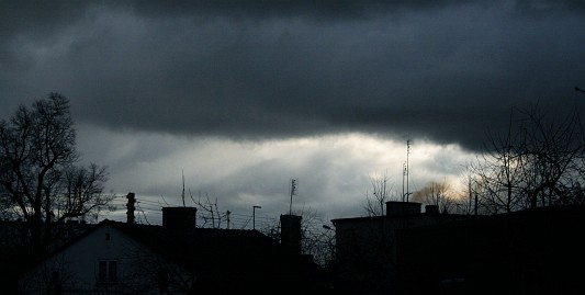 Winterfoto von Czeslaw Gorski-019-konturen-von-haeusern-vor-dem-hintergrund-des-winterhimmels