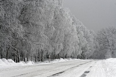Winterfoto von Czeslaw Gorski-026-schnee-bedeckte-strasse