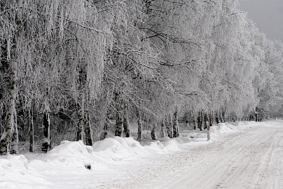 Winterfoto von Czeslaw Gorski-027-schnee-bedeckte-strasse-2